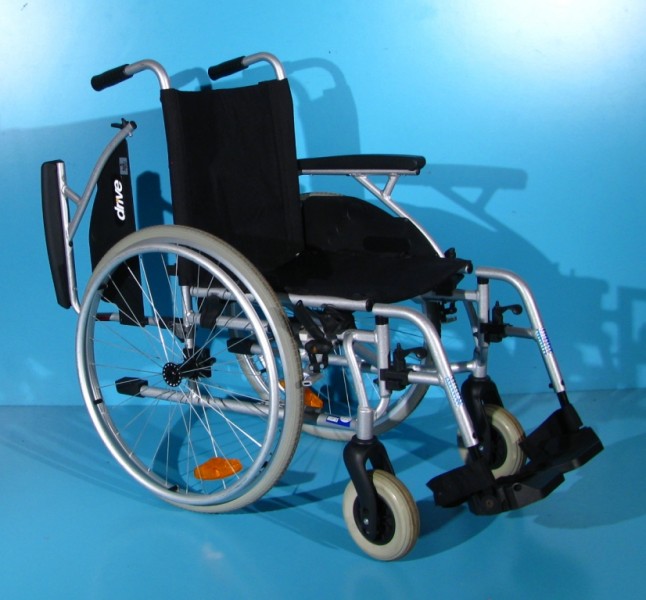 Scaun cu rotile din aluminiu  Drive - latime sezut 42 cm