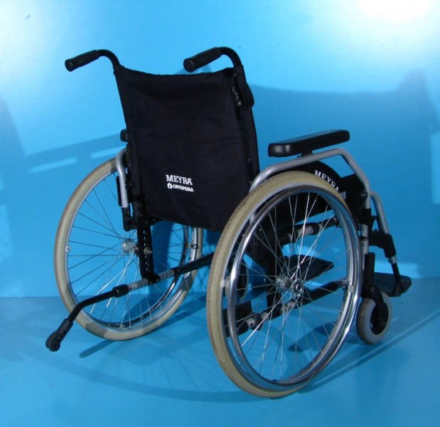 Scaun cu rotile din aluminiu - Meyra