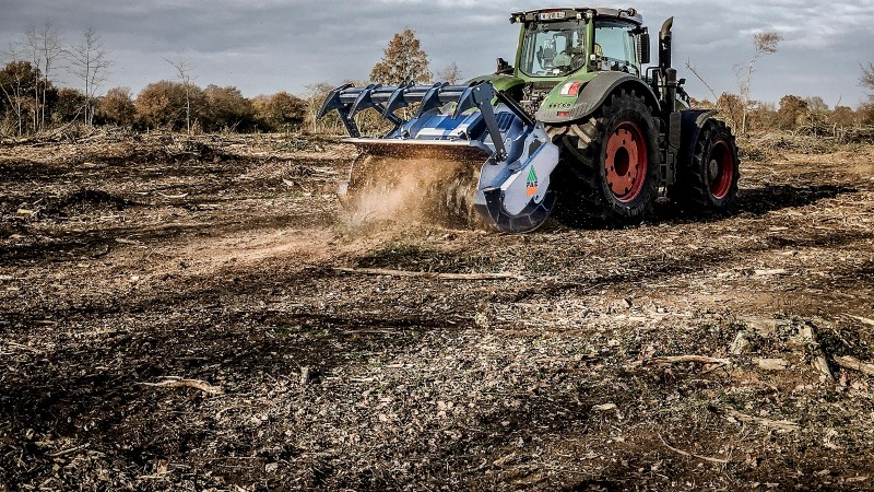 Defrisari / curatari terenuri - cu utilaje specializate