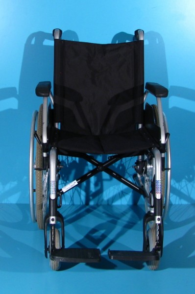Scaun cu rotile Meyra   latime sezut 43 cm