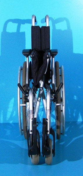 Scaun cu rotile  Drive - latime sezut 45 cm