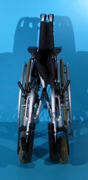 Scaun cu rotile - Drive   latime sezut 42 cm