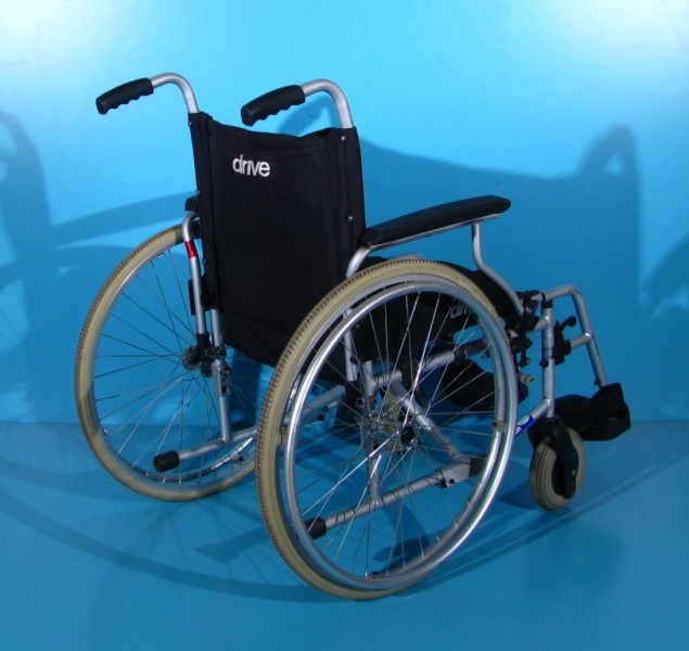 Scaun cu rotile Drive   latime sezut 48 cm