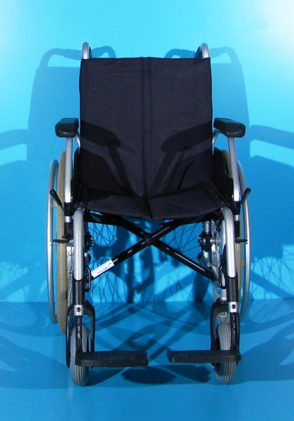 Scaun cu rotile  Meyra - latime sezut 43 cm