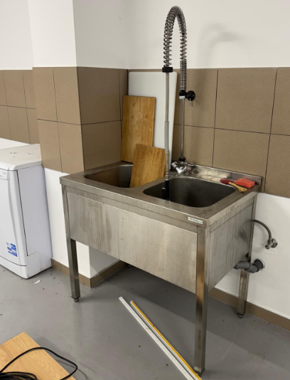 HORECA BUCURESTI – OFERTA SPECIALA ECHIPAMENTE PUTIN FOLOSITE :  • FRIGIDER / DOSPITOR / SPALATOR INOX CU 2 CUVE / MALAXOR / RASTEL / HOTA INOX / MASA DE LUCRU / FELIATOR / FIERBATOR OREZ