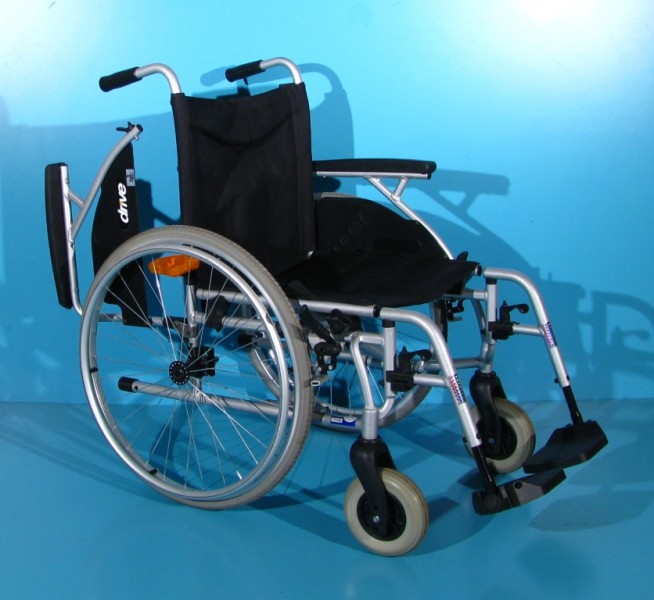 Scaun cu rotile din aluminiu -Drive