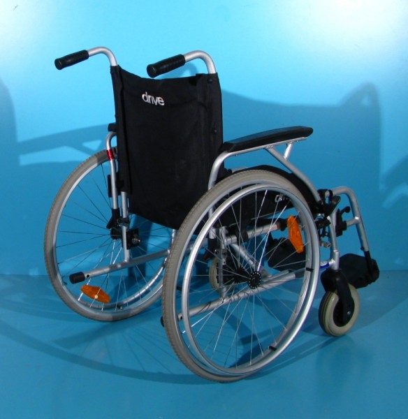 Scaun cu rotile din aluminiu -Drive