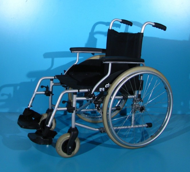 Scaun cu rotile Drive   latime sezut 48 cm