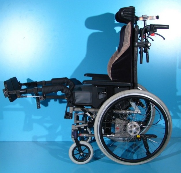 Scaun cu rotile  Netti / latime sezut 43 cm