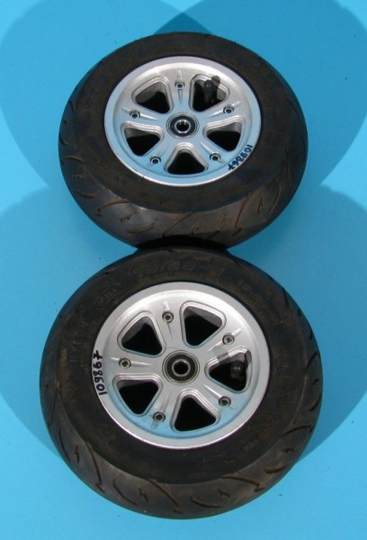 Roata originala cu cauciuc si camera 75/85-5 (3.00-5) - set