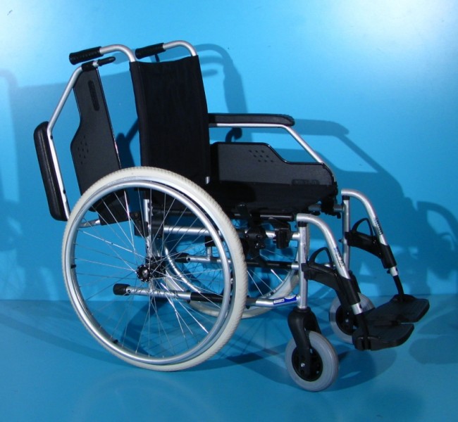 Scaun cu rotile - Meyra   latime sezut 43 cm