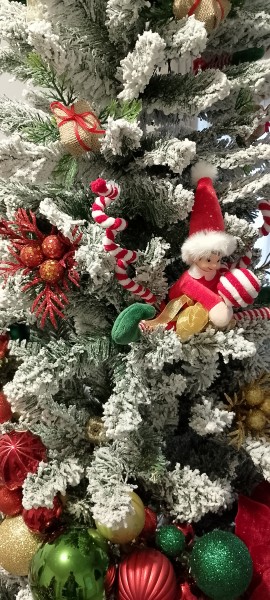 Brad artificial de Craciun impodobit