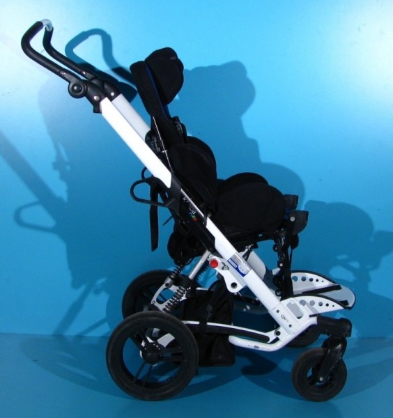 Carucior pentru copii cu dizabilitati