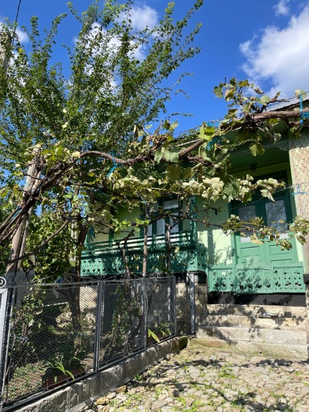 Casa de vanzare comuna Soveja - sat Rucareni (centru)