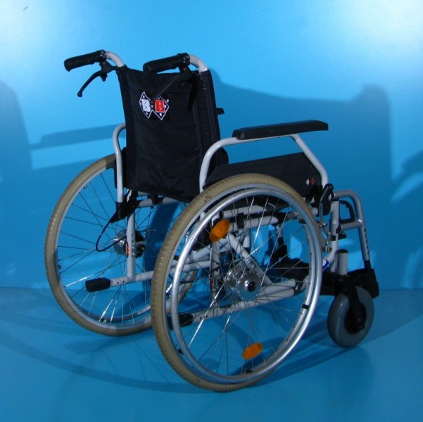 Scaun cu rotile - B+B   latime sezut 43 cm