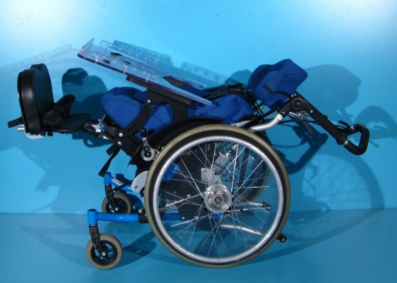 Scaun cu rotile pentru copii