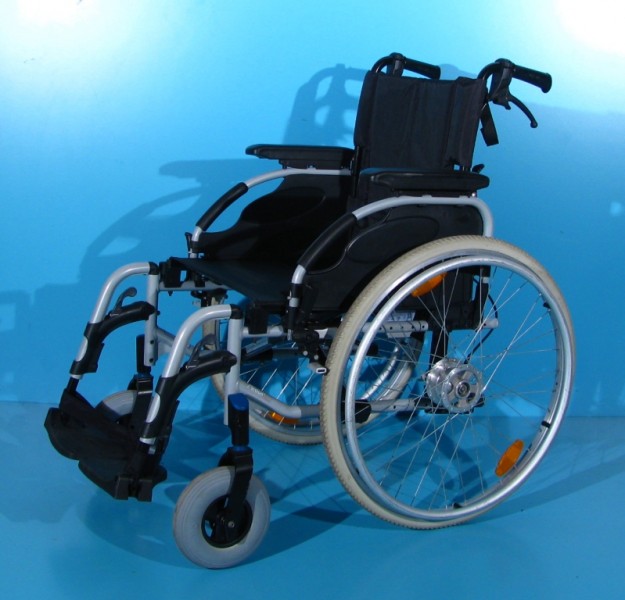 Scaun cu rotile Invacare / latime sezut 46 cm