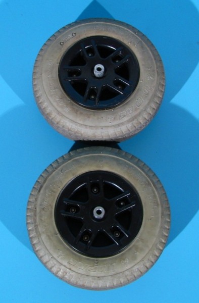 Roata originala cu cauciuc plin 2.80/2.50-4