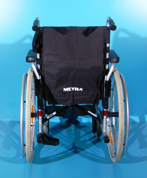 Scaun cu rotile -Meyra   latime sezut 46 cm