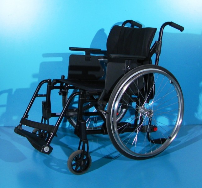 Scaun cu rotile - Etac / latime sezut 47 cm