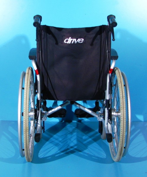 Scaun cu rotile Drive - latime sezut 45 cm