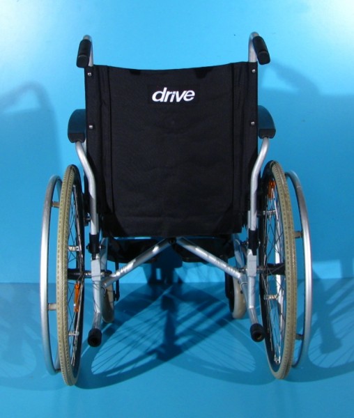 Scaun cu rotile  Drive - latime sezut 45 cm