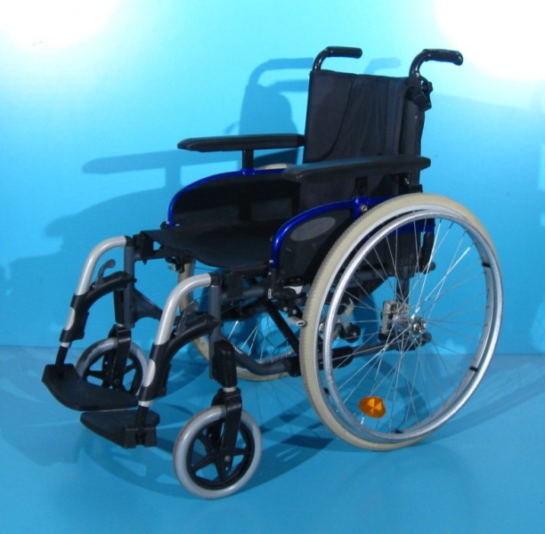 Scaun cu rotile din aluminiu Invacare   latime sezut 43 cm