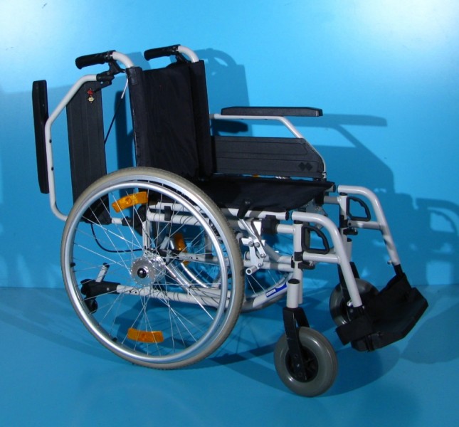 Scaun cu rotile B+B   latime sezut 43 cm