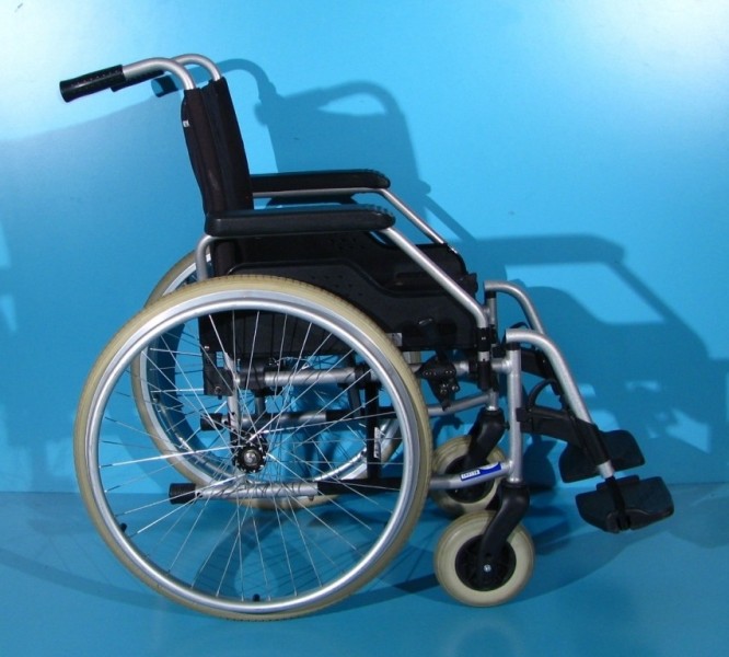 Scaun cu rotile Meyra   latime sezut 48 cm