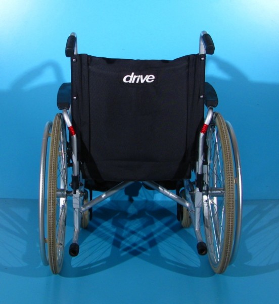 Scaun cu rotile Drive   latime sezut 48 cm