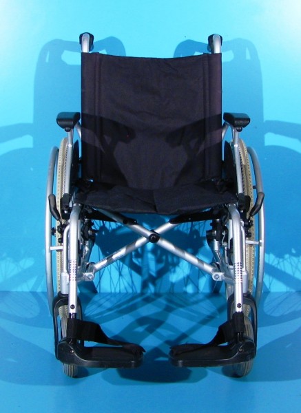 Scaun cu rotile Drive - latime sezut 45 cm