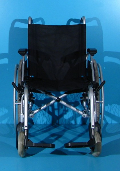Scaun cu rotile Drive   latime sezut 45 cm