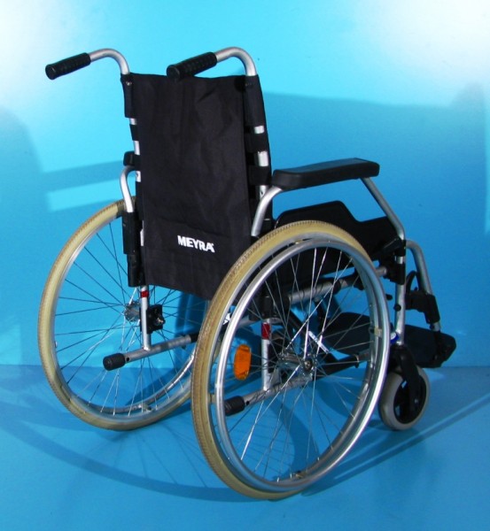 Scaun cu rotile second hand Meyra - latime sezut 43 cm