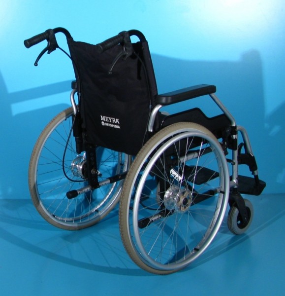 Scaun cu rotile - Meyra   latime sezut 48 cm