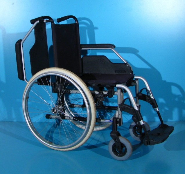 Scaun cu rotile - Meyra   latime sezut 39 cm