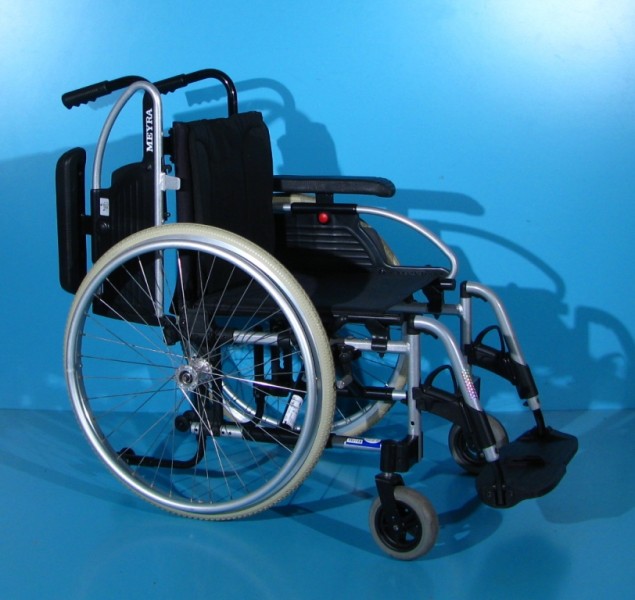Scaun cu rotile  Meyra   latime sezut 38 cm