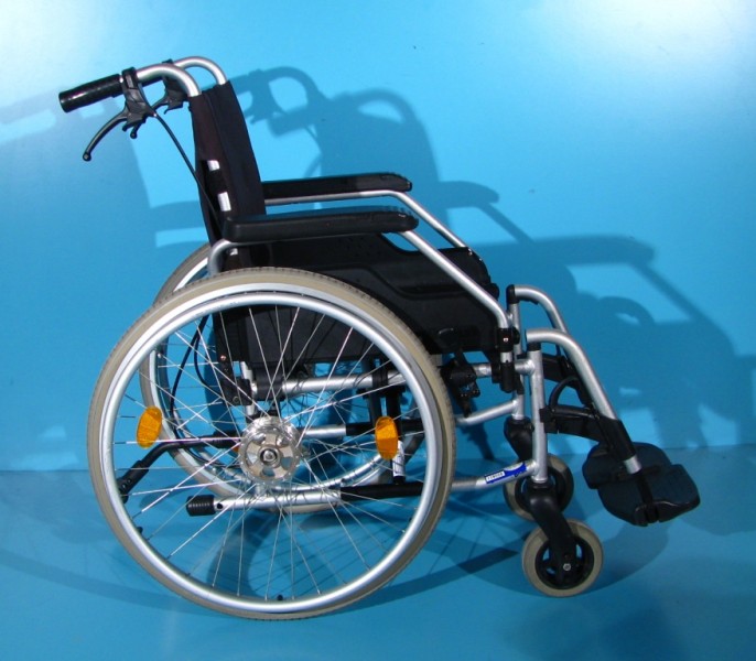 Scaun cu rotile Meyra - latime sezut 38 cm