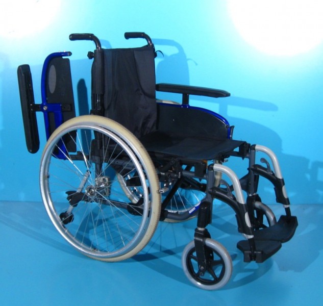 Scaun cu rotile din aluminiu Invacare   latime sezut 43 cm