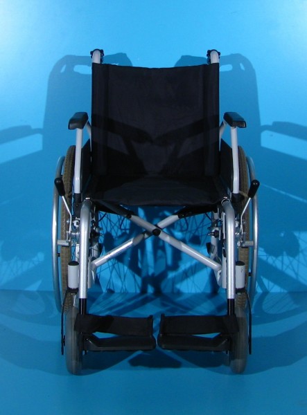 Scaun cu rotile - B+B   latime sezut 43 cm