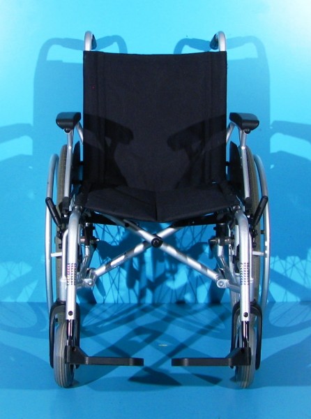 Scaun cu rotile din aluminiu  Drive - latime sezut 45 cm