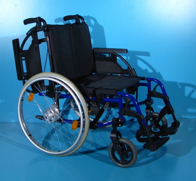 Scaun cu rotile din aluminiu Breezy -  sezut 56 cm