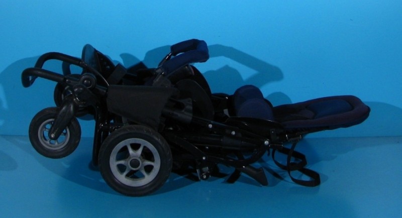 Carucior pentru copii cu dizabilitati