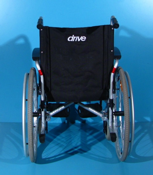 Scaun cu rotile Drive   latime sezut 45 cm