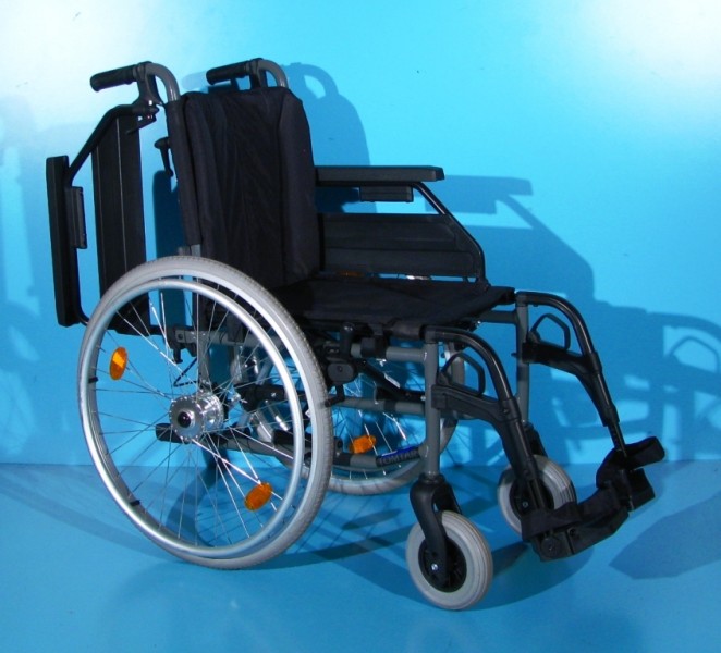 Scaun cu rotile din aluminiu Dietz - latime sezut 40 cm