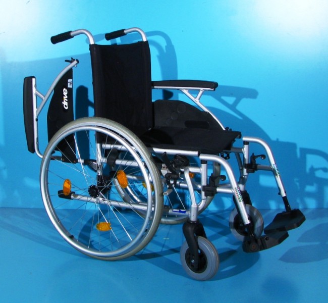 Scaun cu rotile din aluminiu  Drive - latime sezut 45 cm