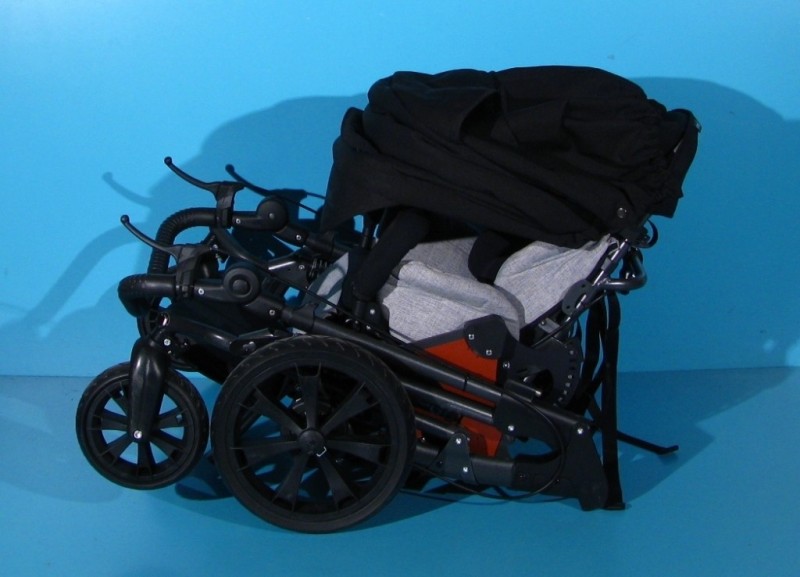 Carucior pentru copii cu dizabilitati 