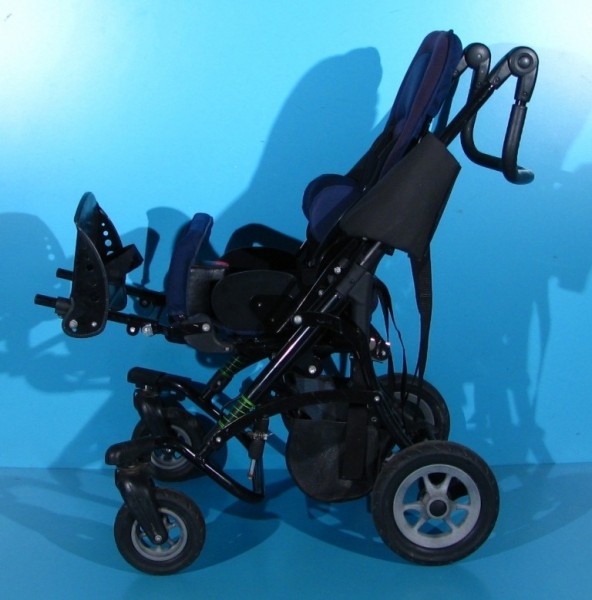 Carucior pentru copii cu dizabilitati