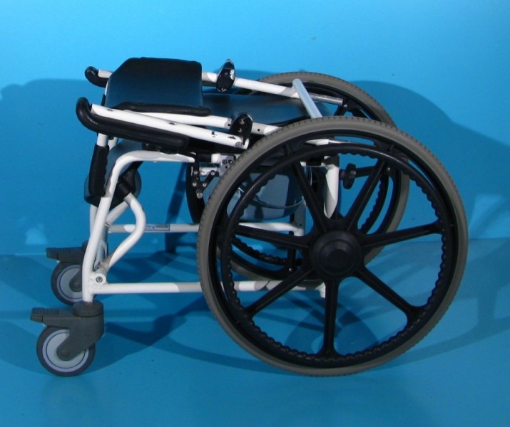 Scaun WC cu rotile din aluminiu Invacare