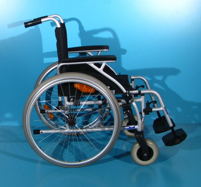 Scaun cu rotile din aluminiu -Drive