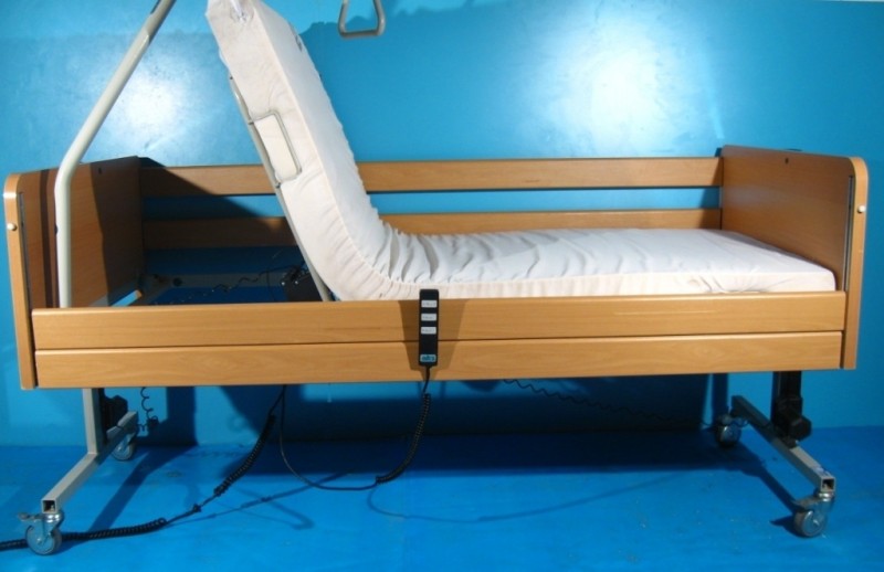 Pat electric pentru ingrijire pacienti cu doua sectiuni